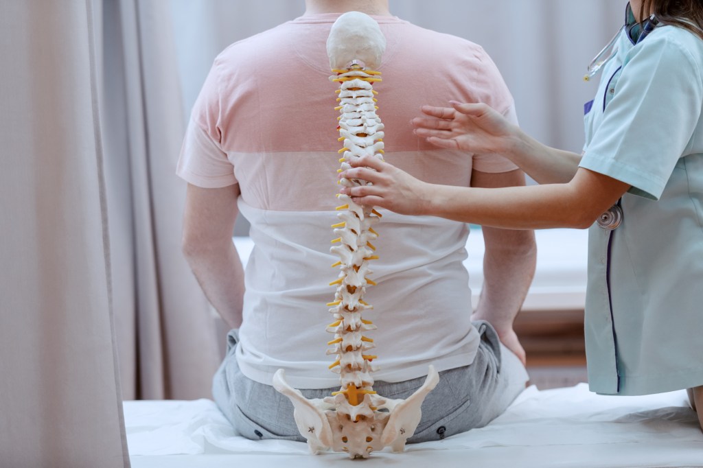 Chiropractor in delhi